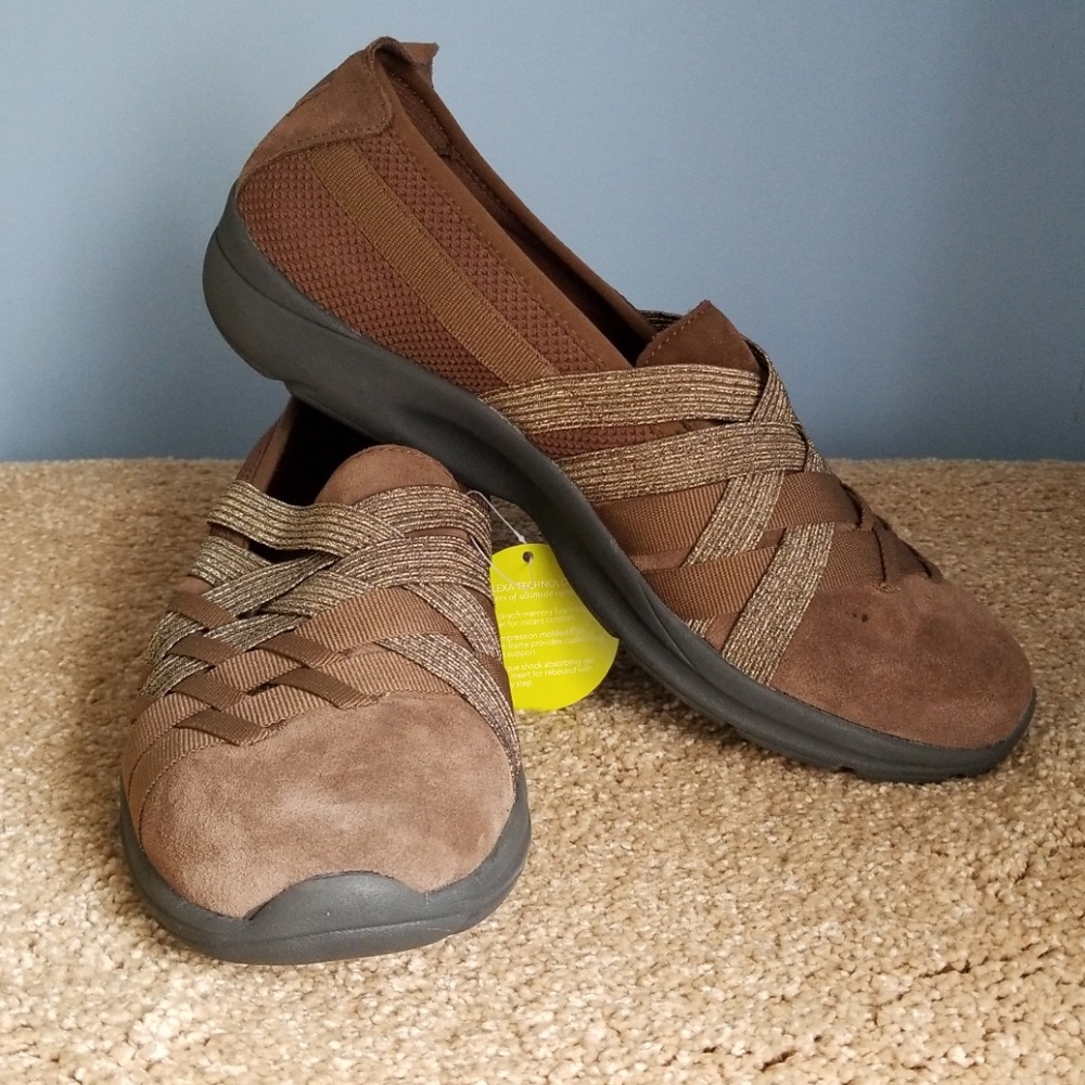 Never worn. Easy Spirit casual shoes